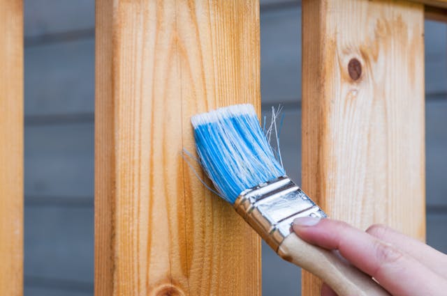 staining and varnishing wood