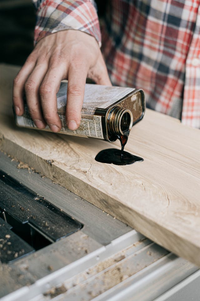 staining and varnishing wood